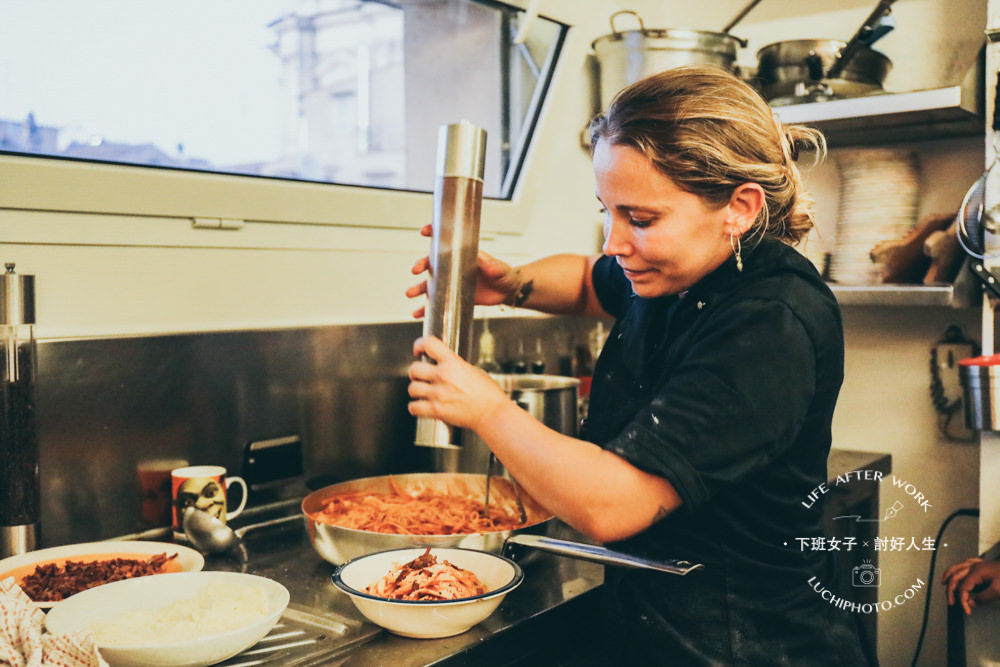 義大利行程推薦【南義・羅馬】其實大家都想學做菜。為自己規劃一堂在當地主廚家，有吃有喝又有玩的義式烹飪料理課吧！Get your guide網站上預訂的料理課。