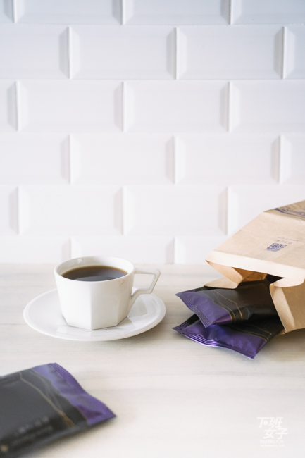 紫色包裝的慾望之翼，是淺焙咖啡，淡淡的花果香氣。