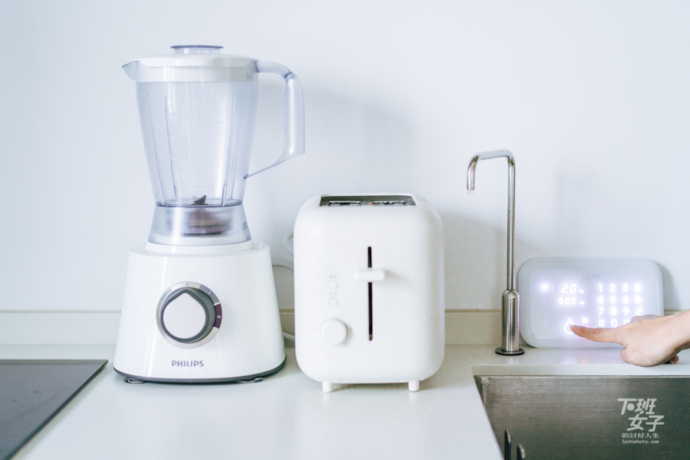 有了CLAR廚下型瞬熱飲水機（淨水器），可以收起濾水壺、熱水瓶，廚房檯面可以多放一些其他類型的小家電，又多了很多空間呢！