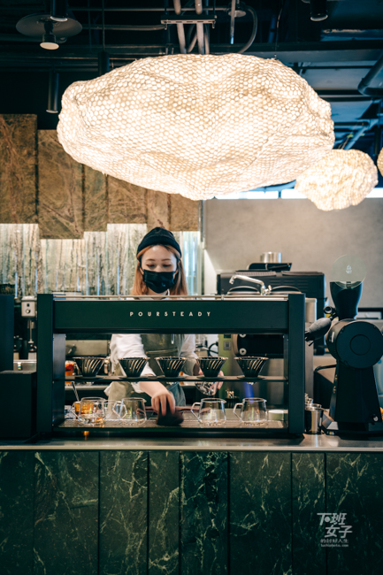 台北咖啡推薦｜天空興波！全球最佳咖啡館、世界冠軍咖啡的Simple Kaffa分店在台北101啦！