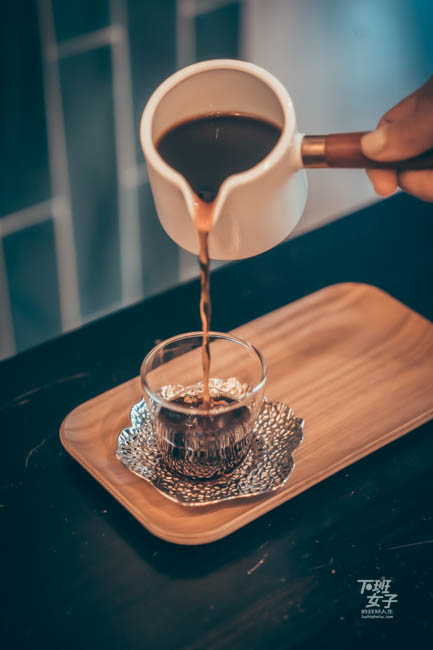 高雄咖啡廳｜藏身河堤社區的優雅咖啡林咖啡，用科學精準烘焙的爵士情懷，熱情澆灌每一杯好咖啡