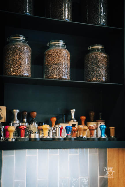 高雄咖啡廳｜藏身河堤社區的優雅咖啡林咖啡，用科學精準烘焙的爵士情懷，熱情澆灌每一杯好咖啡