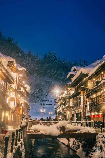 日本東北景點｜山形必去銀山溫泉，走進神隱少女場景！交通？跟團？