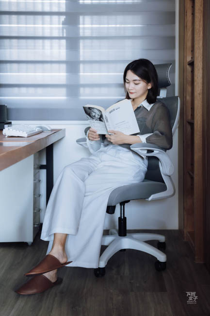 人體工學椅、電腦椅、辦公椅推薦｜不只好看，更舒適好坐的亞梭雲柔椅