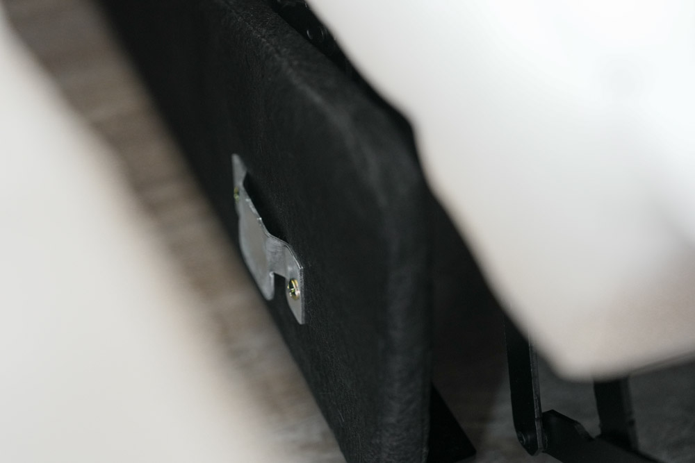 電動沙發推薦!買電動沙發會不會後悔?MR. LIVING 居家先生 泡芙 2.0 零壓力電動沙發,也太神了吧! ▼雖然是可以自由配置兩個獨立的電動沙發,但中間又有山型卡榫,可以安心裝在一起,不會分開